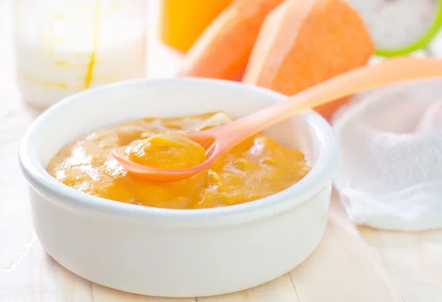 Receita doce de papinha de banana com aveia para bebês de 6 meses